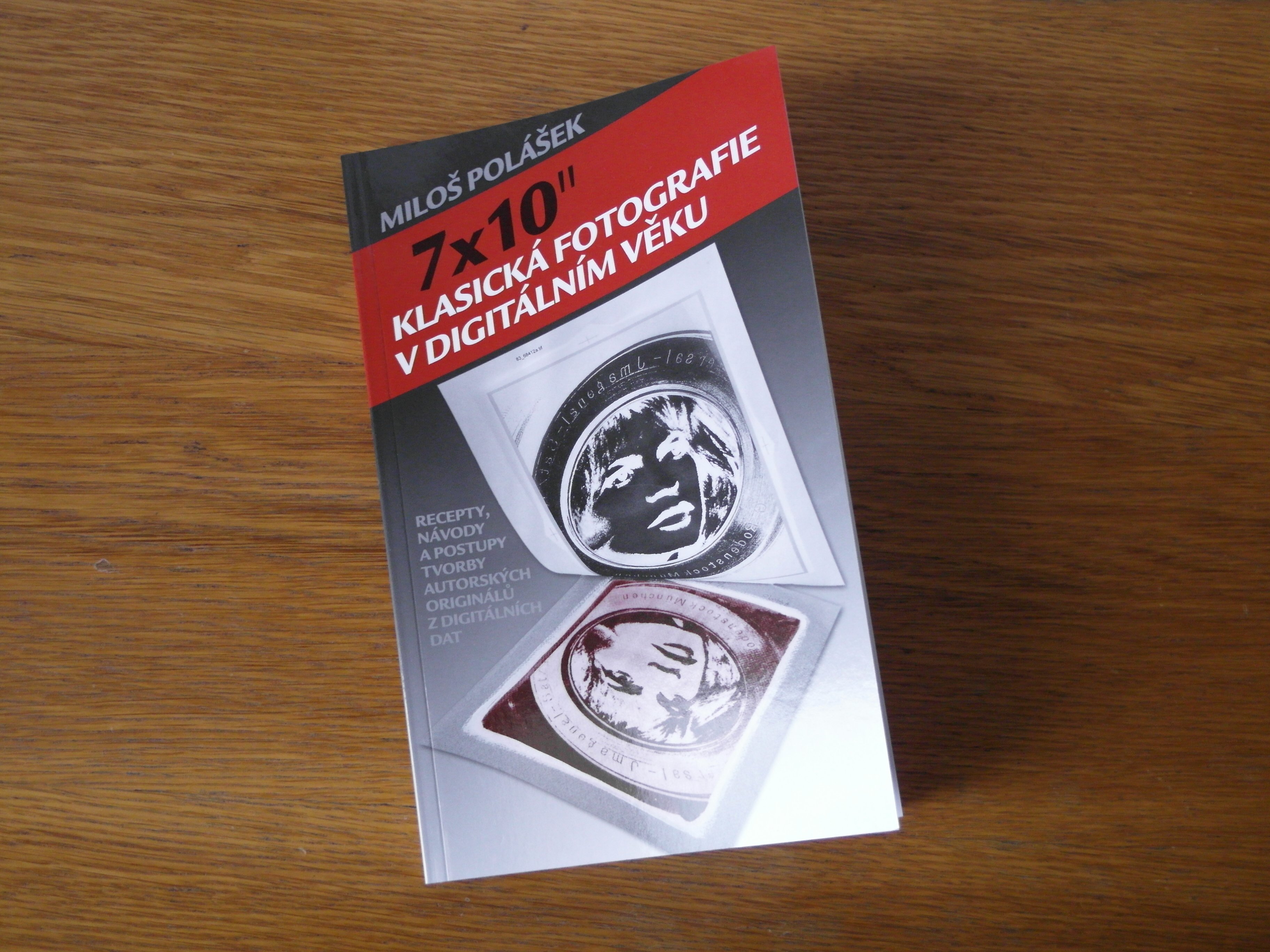 7x10 palců, kniha o využití digitálních negativů spolu s mokrým fotografických procesem